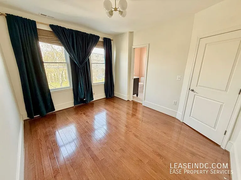 159 V St NE — Photo 22