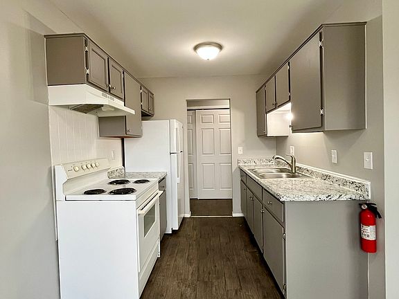 3rd image of 4245 Quarry St #8