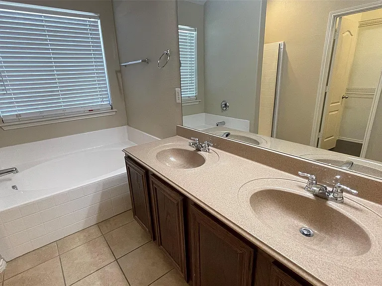 8131 Tierra Del Sol Rd — Photo 10