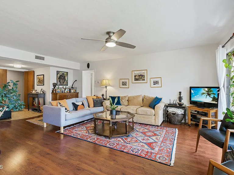 385 S Oakland Ave #303 — Photo 2