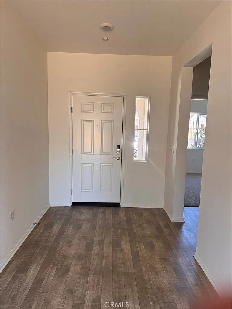 4 bed, 2300 sqft, $3,700 — Photo 4
