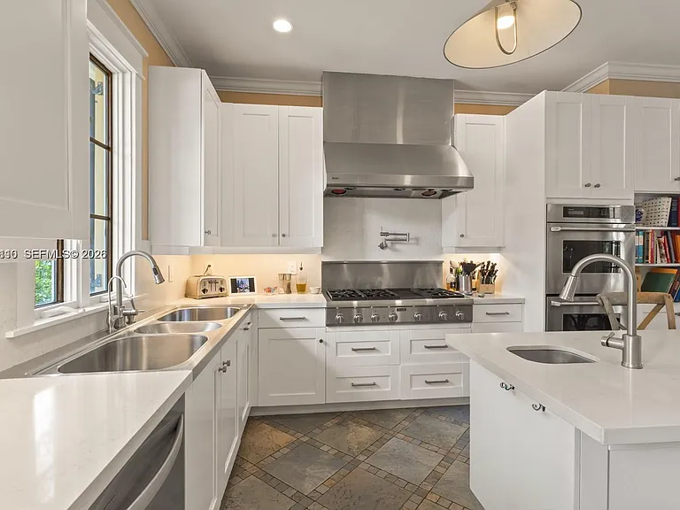 685 Harbor Ln — Photo 23