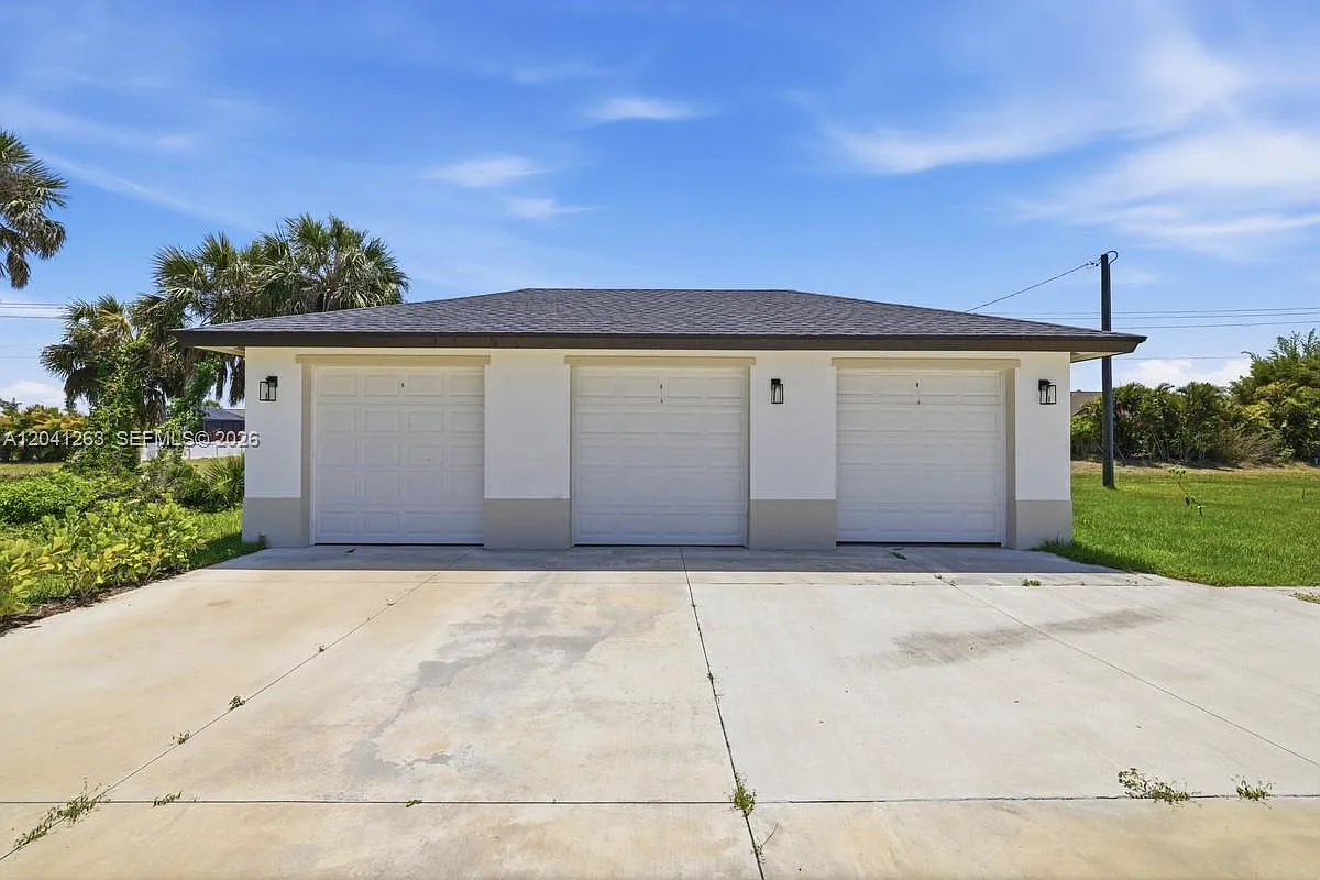 195 Rotonda Blvd W — Photo 2