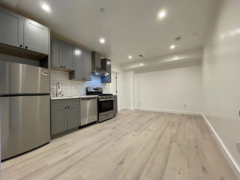 242 Holloway Ave — Photo 1