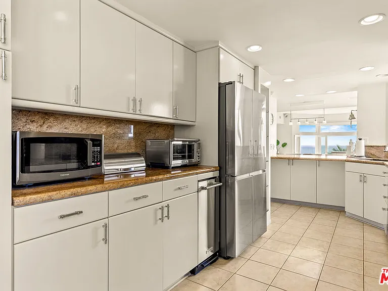3616 The Strand #C — Photo 14