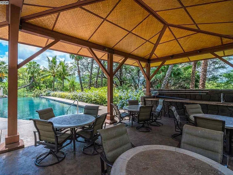 Pool side dining area