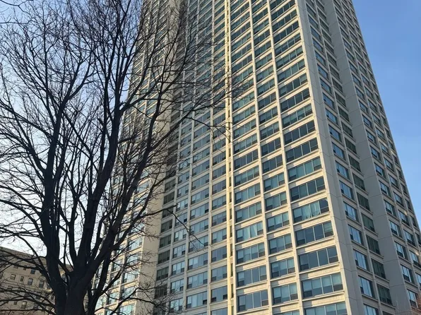 1700 E 56th St APT 3201, Chicago, IL 60637