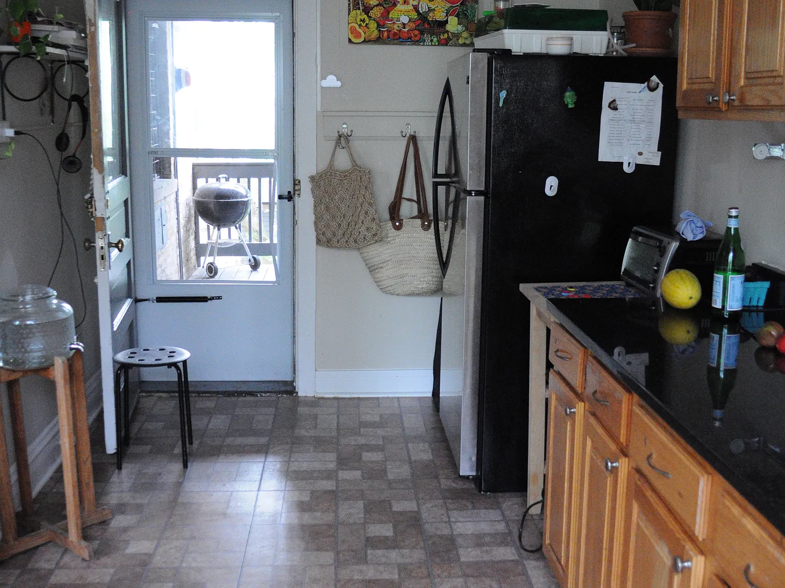 Huge, Sunny, Vintage Top Floor 2 Bed with Great Location Near El & Metra! Easy Street Parking! — Photo 4