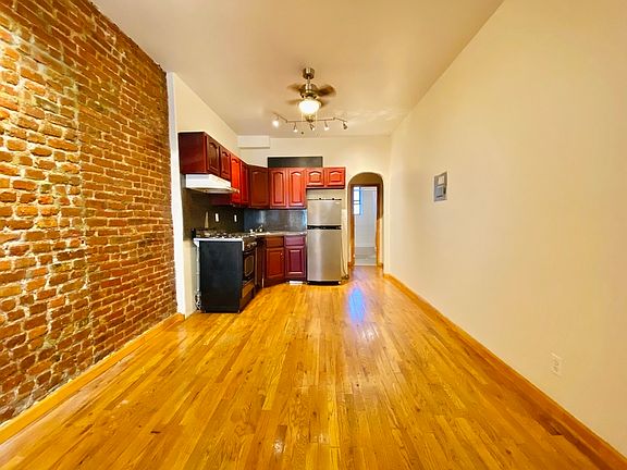 3rd image of 890 Bergen St #3R