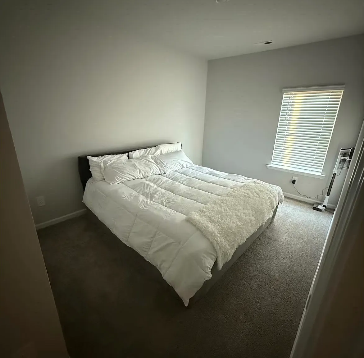 3 bed, 2100 sqft, $650 — Photo 1