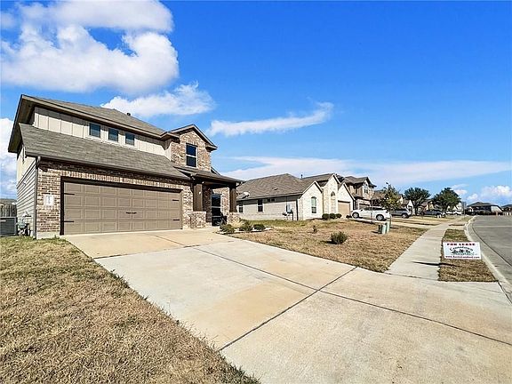 3rd image of 129 Painted Desert Ln