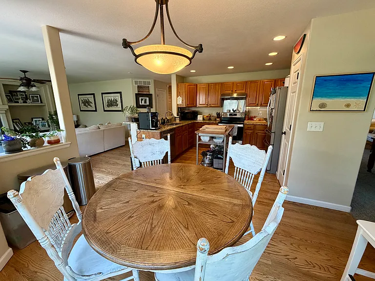 521 Shadbury Ct — Photo 9