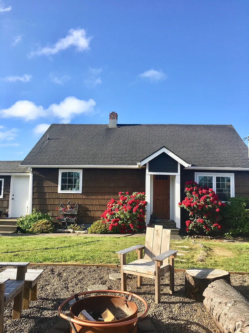 502 NW Brook St photo 1