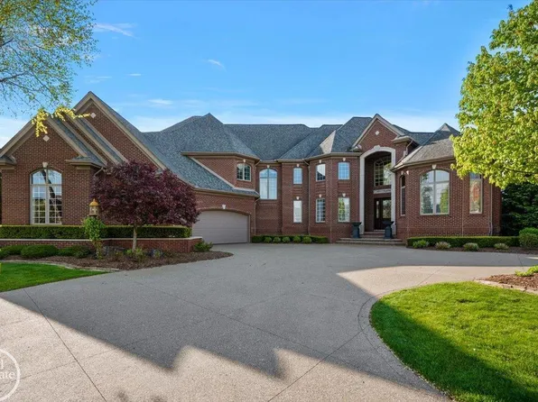 49515 Regatta St, Chesterfield, MI 48047