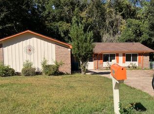 1109 Le Badine Ct, Ocean Springs, MS 39564