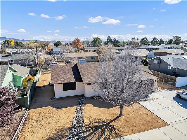 3 bed, 1132 sqft, $1,700 — Photo 2