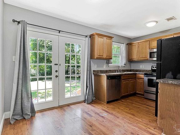 3rd image of 905 Lagoon Dr