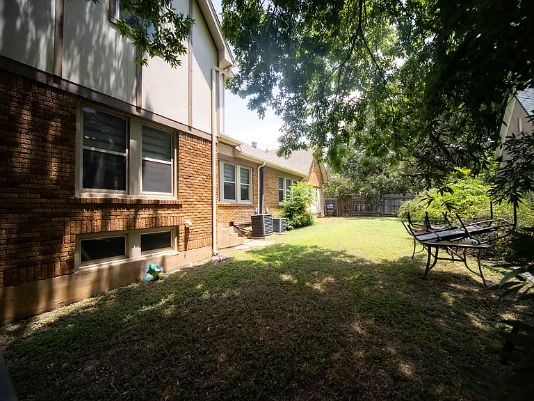 2600 Shirley Ave — Photo 36