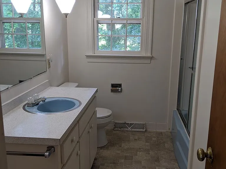 318 Jasper Ln — Photo 10