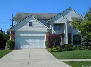 1099 Stable Ln, South Lyon, MI