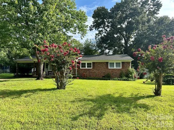 3502 Merry Oaks Ln, Dallas, NC 28034