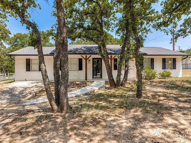 240 County Road 4360 — Photo 4