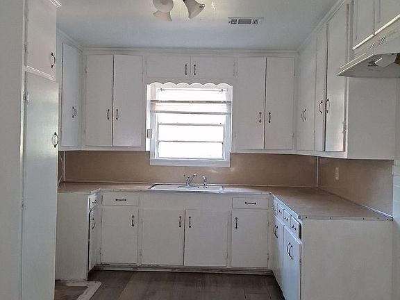 2nd image of 1826 Wisteria Dr