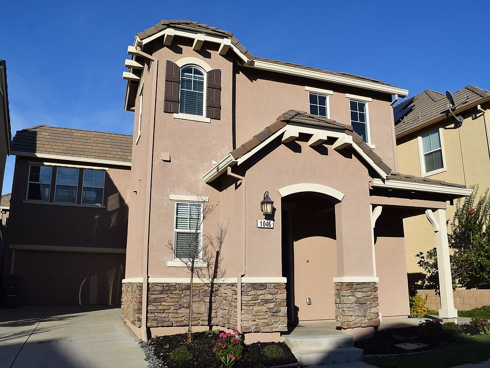 1st image of 1046 Bridlewood Dr