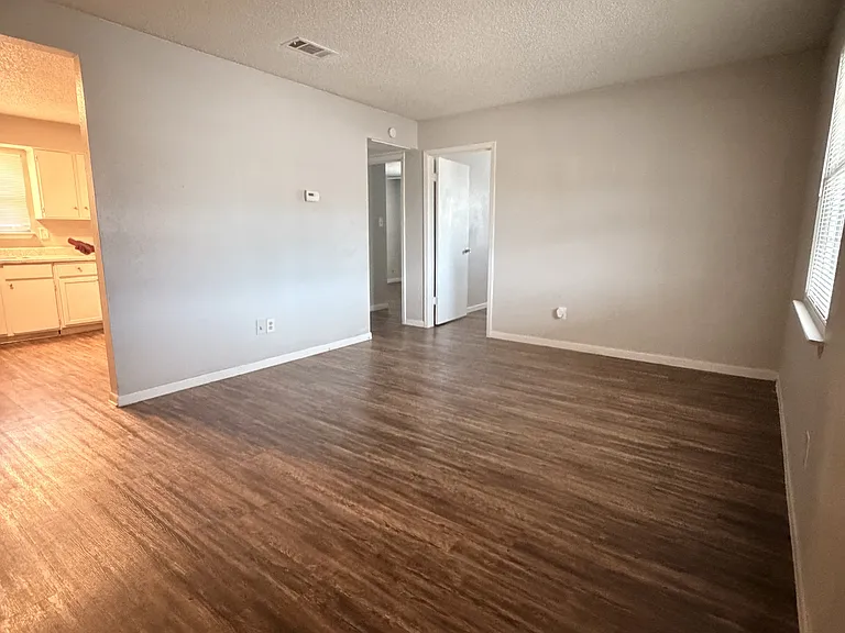2106 Avenue K #4 — Photo 20