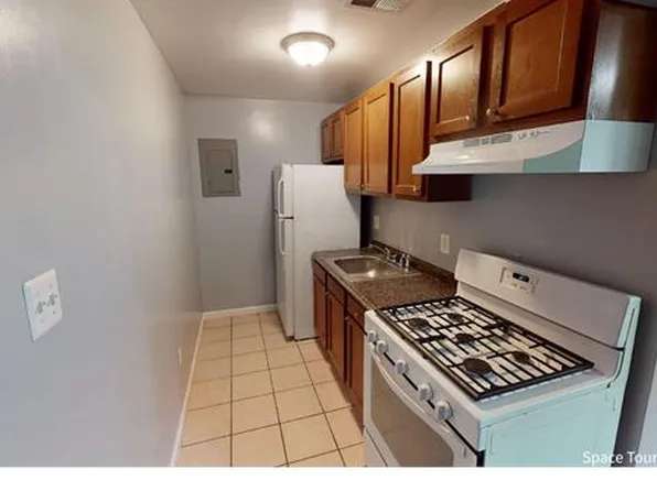 5324 C St SE #201, Washington, DC 20019