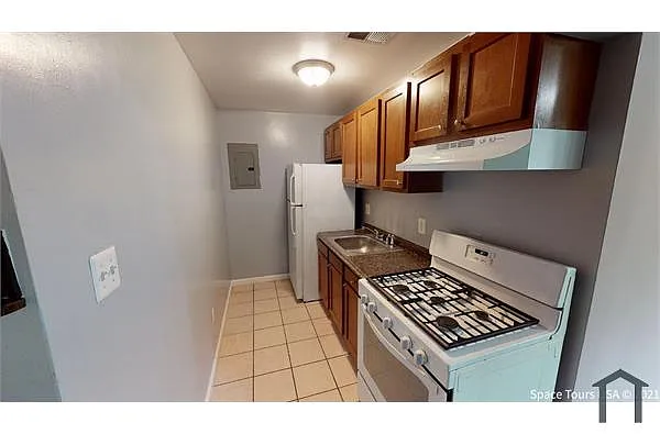 Photo 1 of 8 - 5324 C St SE #201 - Washington, DC Primary Photo - 5324 C St SE #201