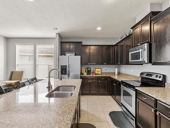 5th image of 15805 Lexington Park Blvd