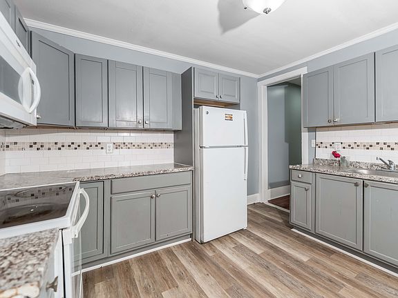 4th image of 23 Evergreen St #2