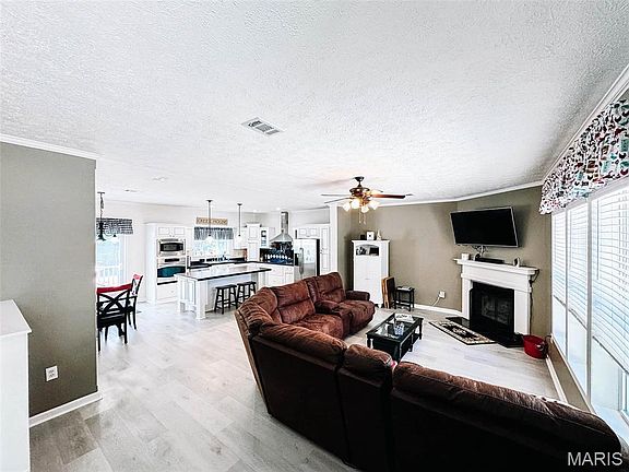 2nd image of 44513 Willow Ln