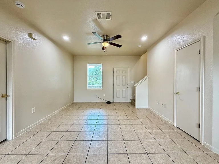7002 Bennett Ave — Photo 4