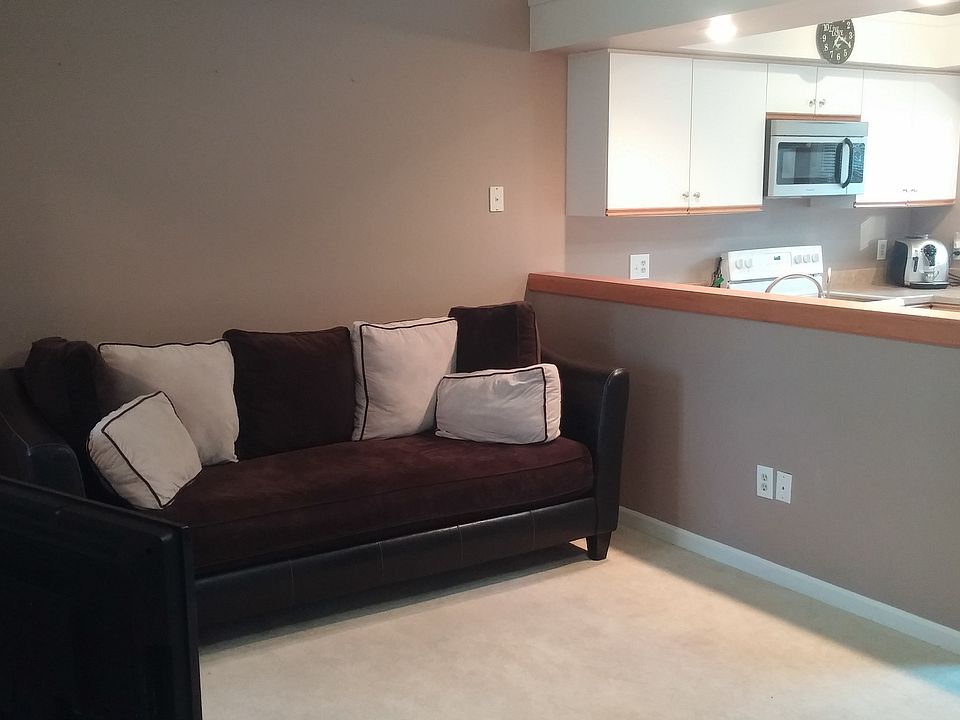 1st image of 3327 E Jefferson Sq