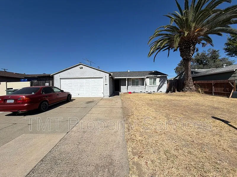 3 bed, 2.0 bath, 1090 sqft, $2,650 — Photo 2