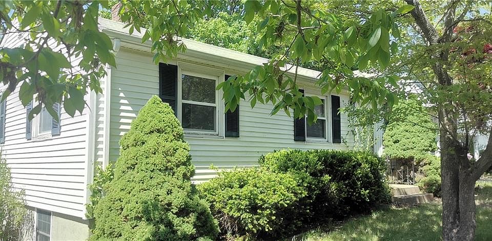 1st image of 132 Country Dr