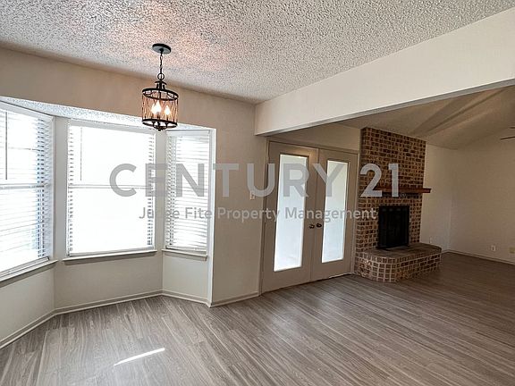 3rd image of 432 Live Oak Ln