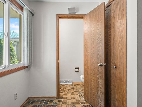 3rd image of 3518 Valley Ridge Rd