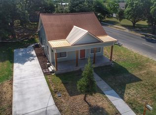 217 N Walnut Ave, Luling, TX 78648