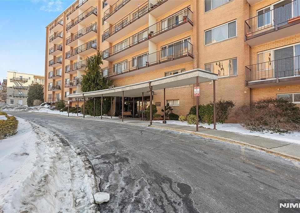 1st image of 265 Main St APT 704