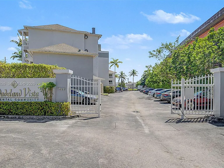 7000 SW 80th St #211 — Photo 11