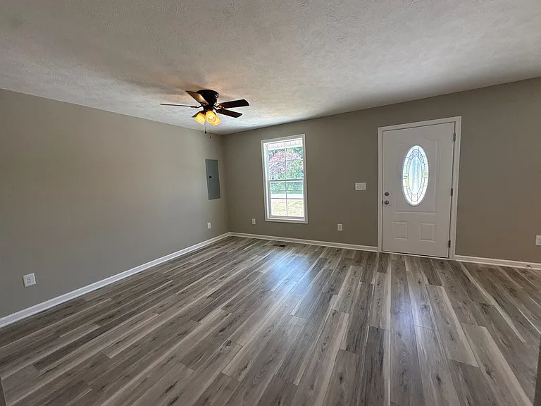 309 W Coffee St — Photo 3