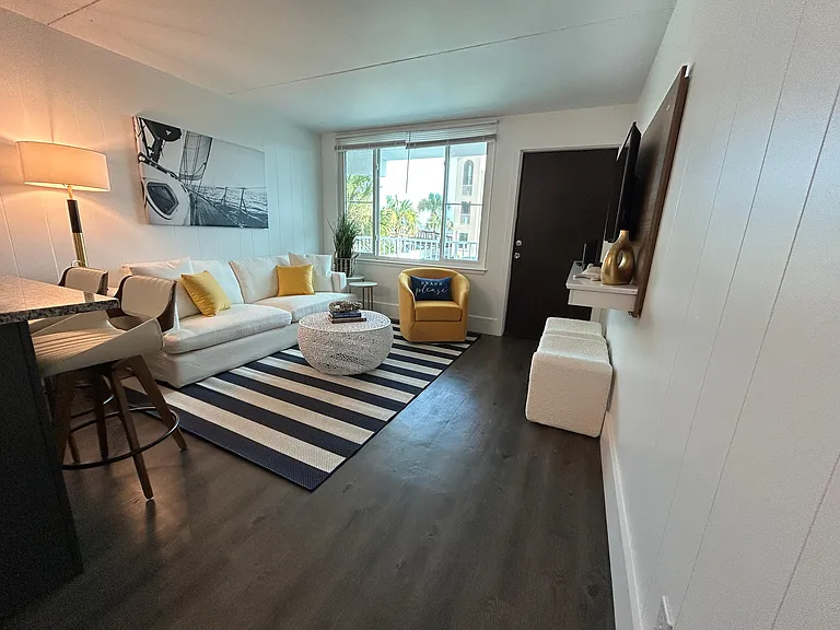 Mar-A-Sol Waterfront Residences — Photo 8