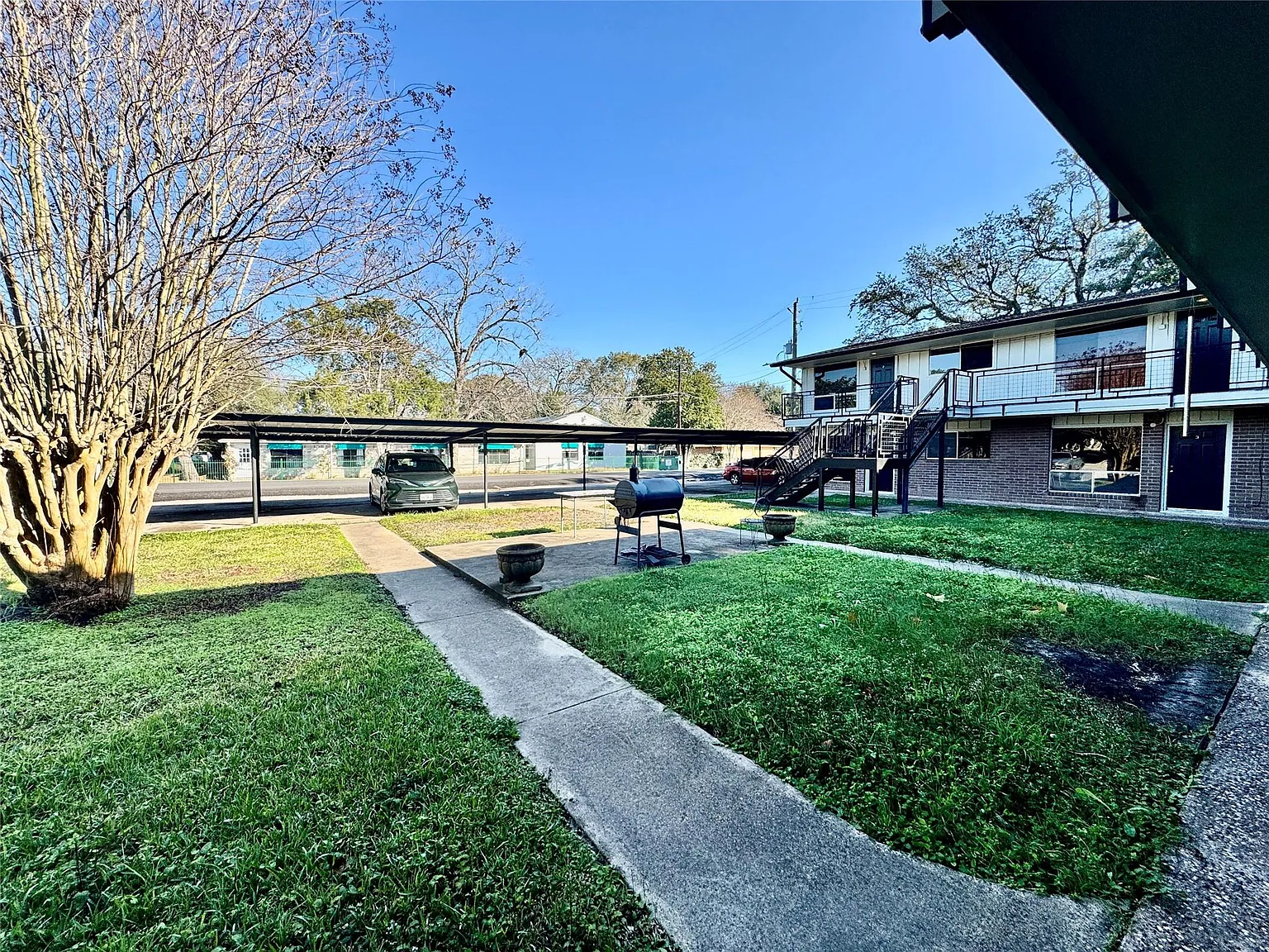 1 bed, 1.0 bath, $1,050 — Photo 2