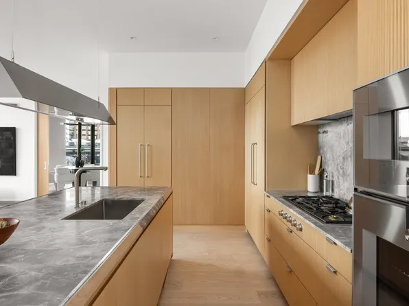 30 Front Street image 5 of 37