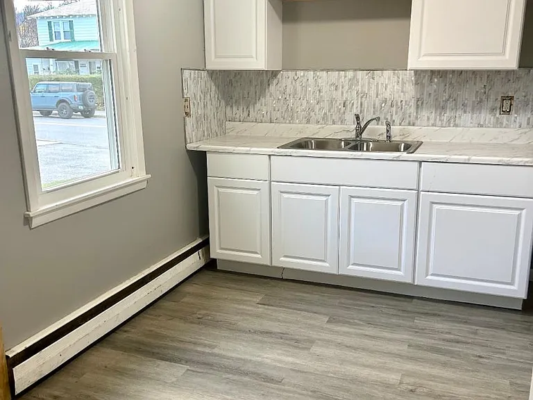 349 Safford St #3 — Photo 4