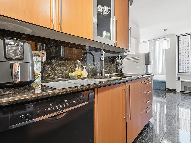 200 Winston Dr #720 — Photo 12