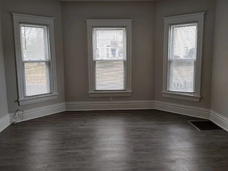 121 N May St #LOWER — Photo 3